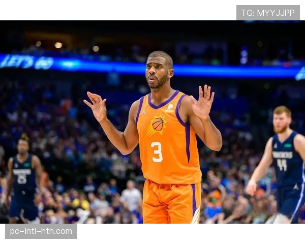 弗罗西诺内主场比赛因球迷投掷烟雾弹中断15分钟